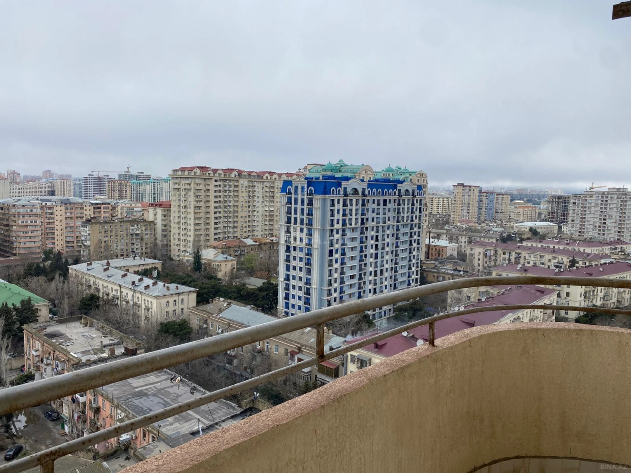 Kirayə verilir 3 otaqlı mənzil 124 m²