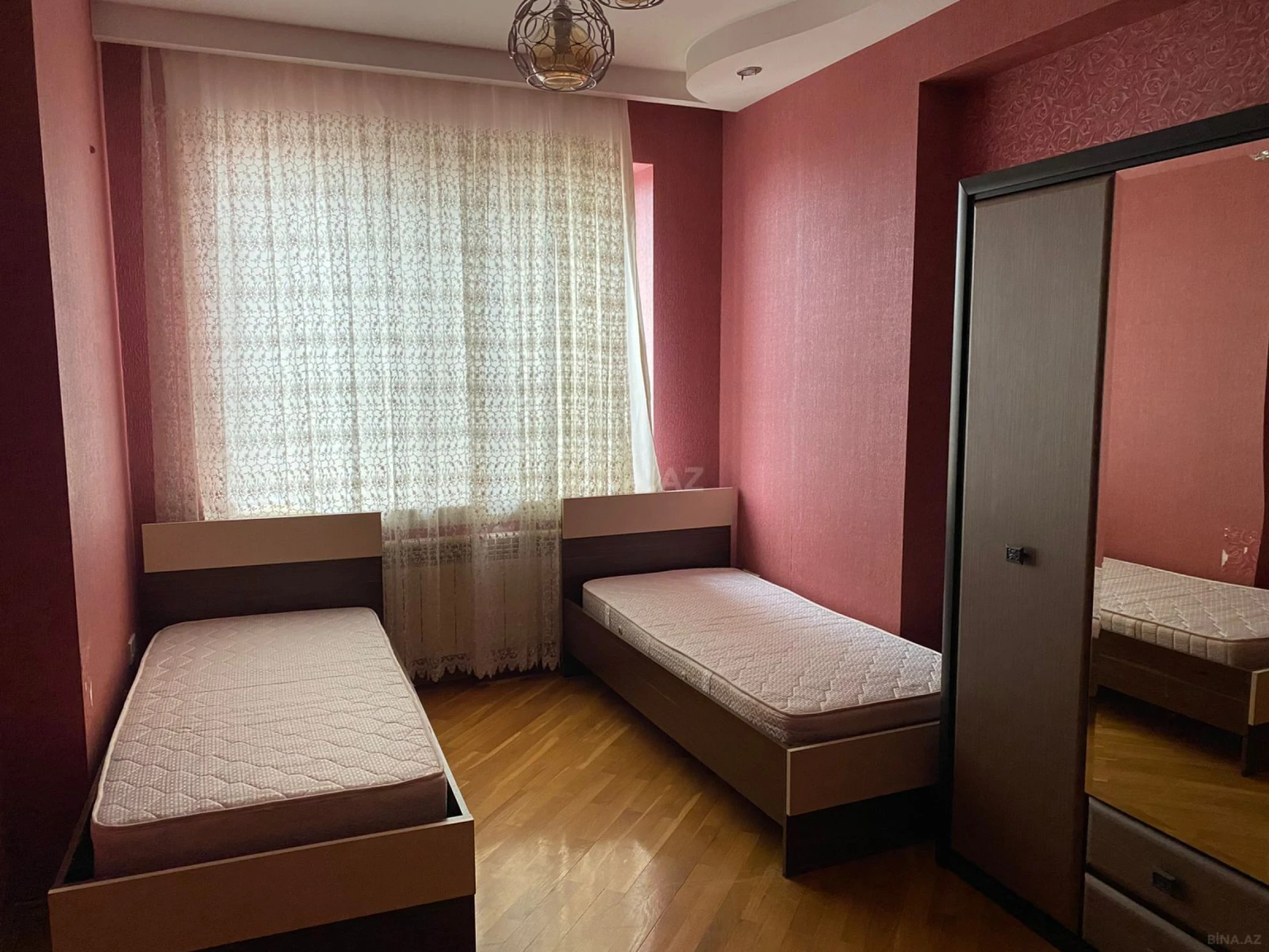 Kirayə verilir 3 otaqlı mənzil 124 m²