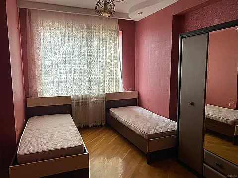 Kirayə verilir 3 otaqlı mənzil 124 m²