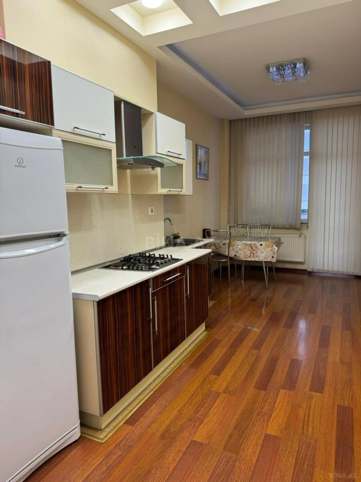 Kirayə verilir 3 otaqlı ofis 170 m²