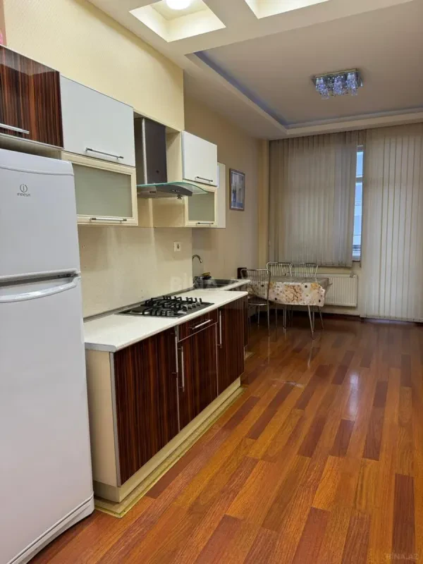 Kirayə verilir 3 otaqlı ofis 170 m²