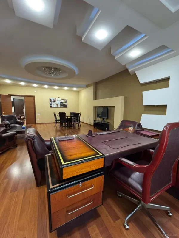 Kirayə verilir 3 otaqlı ofis 170 m²