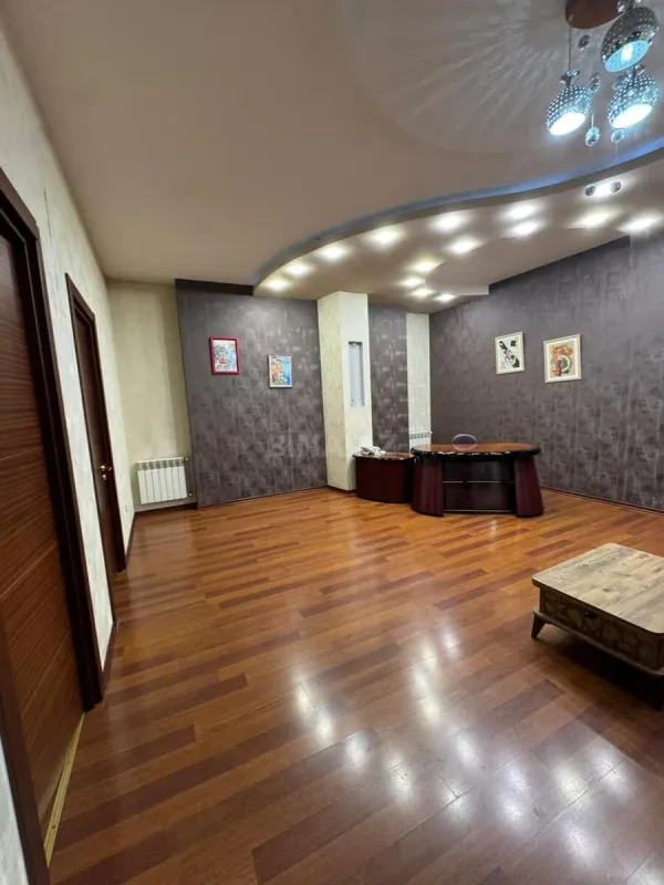 Kirayə verilir 3 otaqlı ofis 170 m²