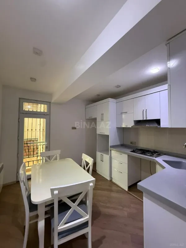 Satılır 2 otaqlı mənzil 93 m²