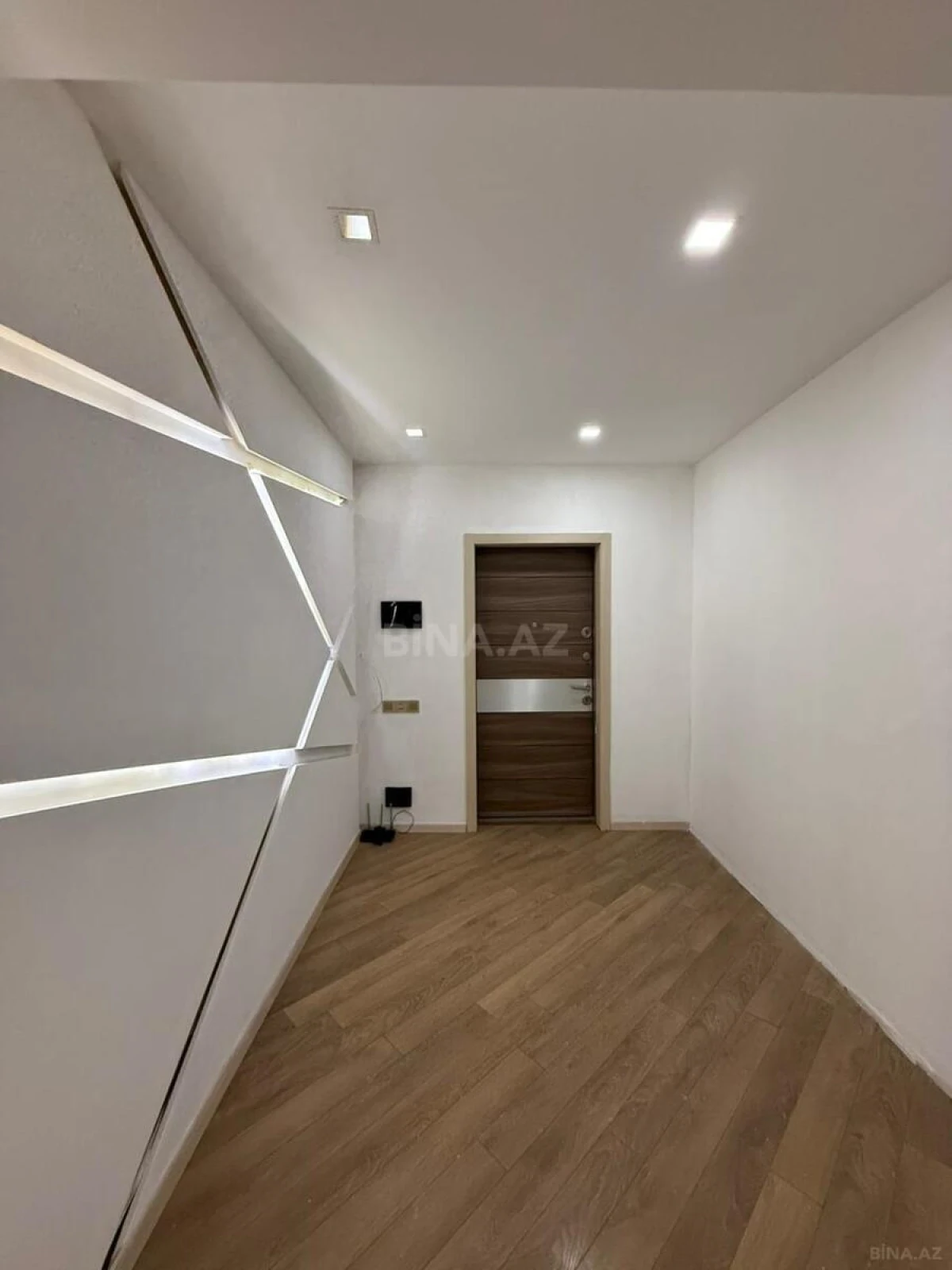 Satılır 2 otaqlı mənzil 93 m²