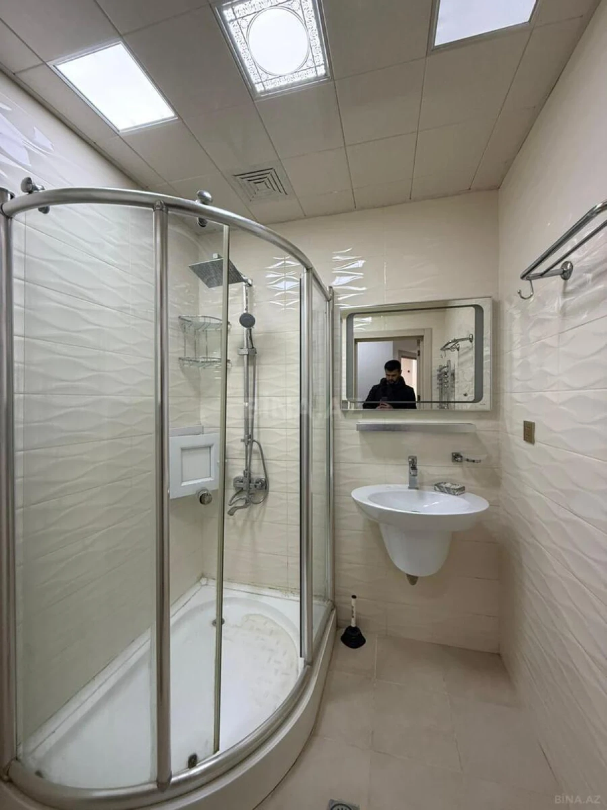Satılır 2 otaqlı mənzil 93 m²