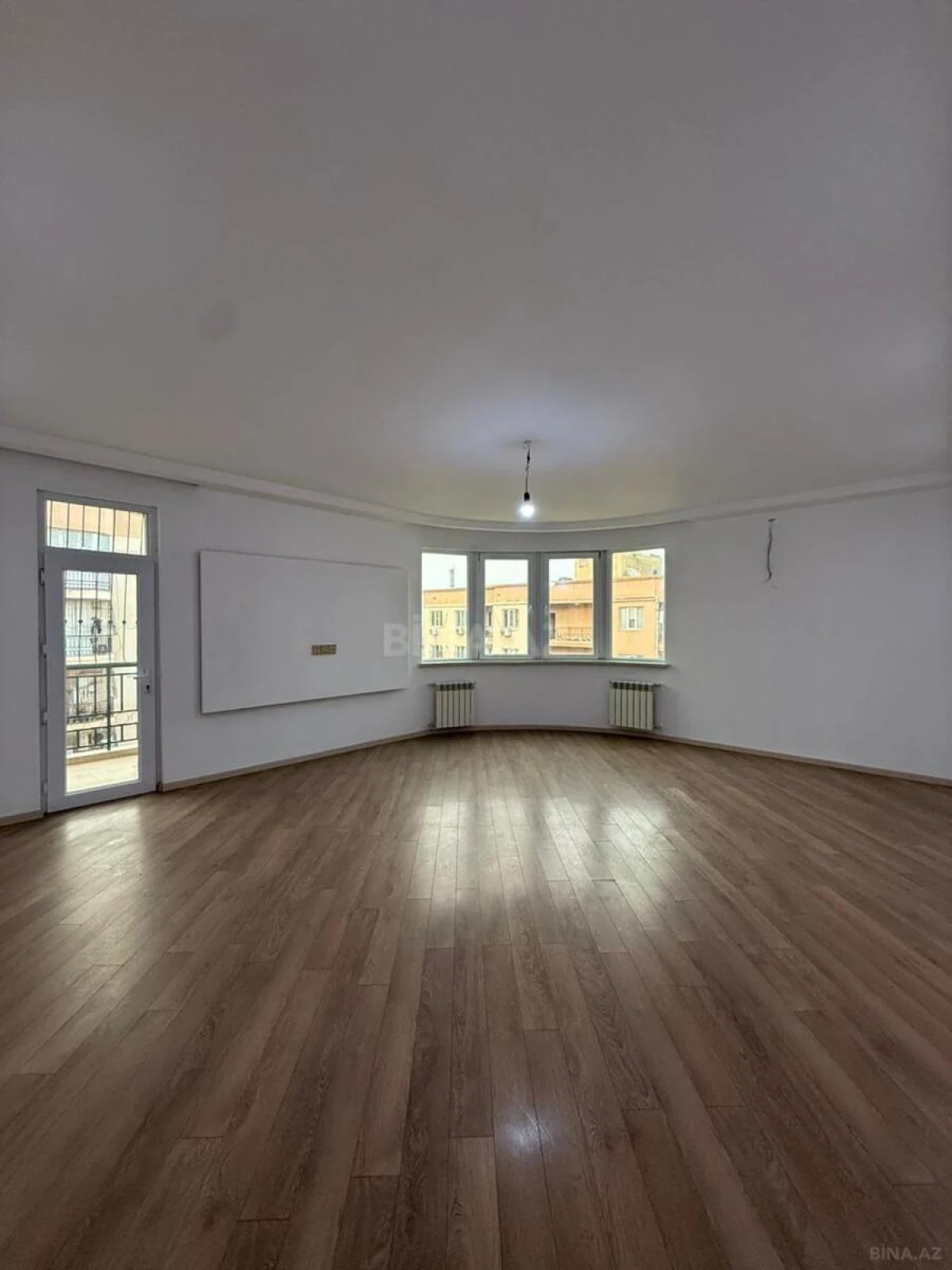 Satılır 2 otaqlı mənzil 93 m²