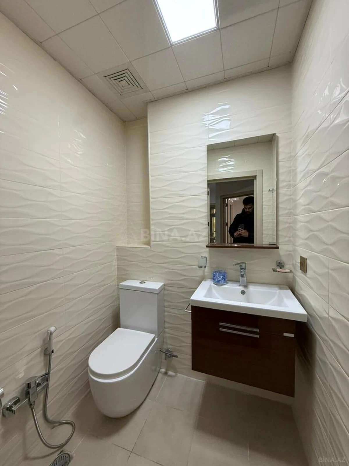 Satılır 2 otaqlı mənzil 93 m²
