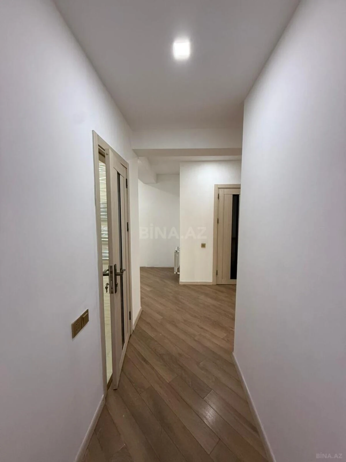 Satılır 2 otaqlı mənzil 93 m²