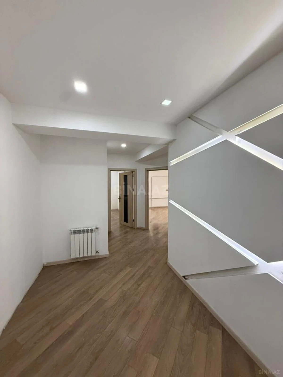Satılır 2 otaqlı mənzil 93 m²