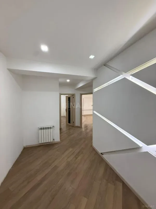 Satılır 2 otaqlı mənzil 93 m²