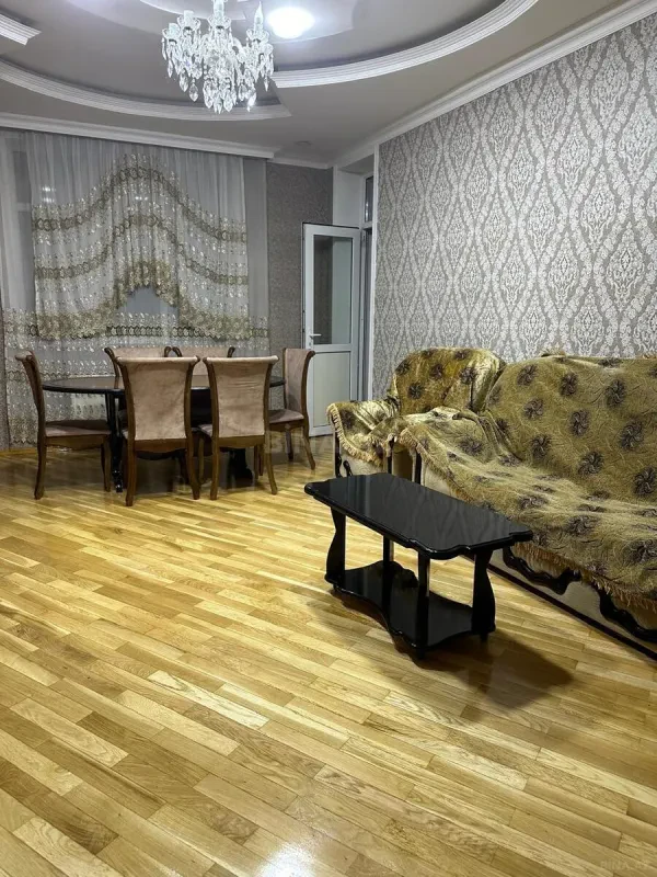 Kirayə verilir 2 otaqlı mənzil 90 m²
