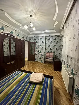 Kirayə verilir 2 otaqlı mənzil 90 m²