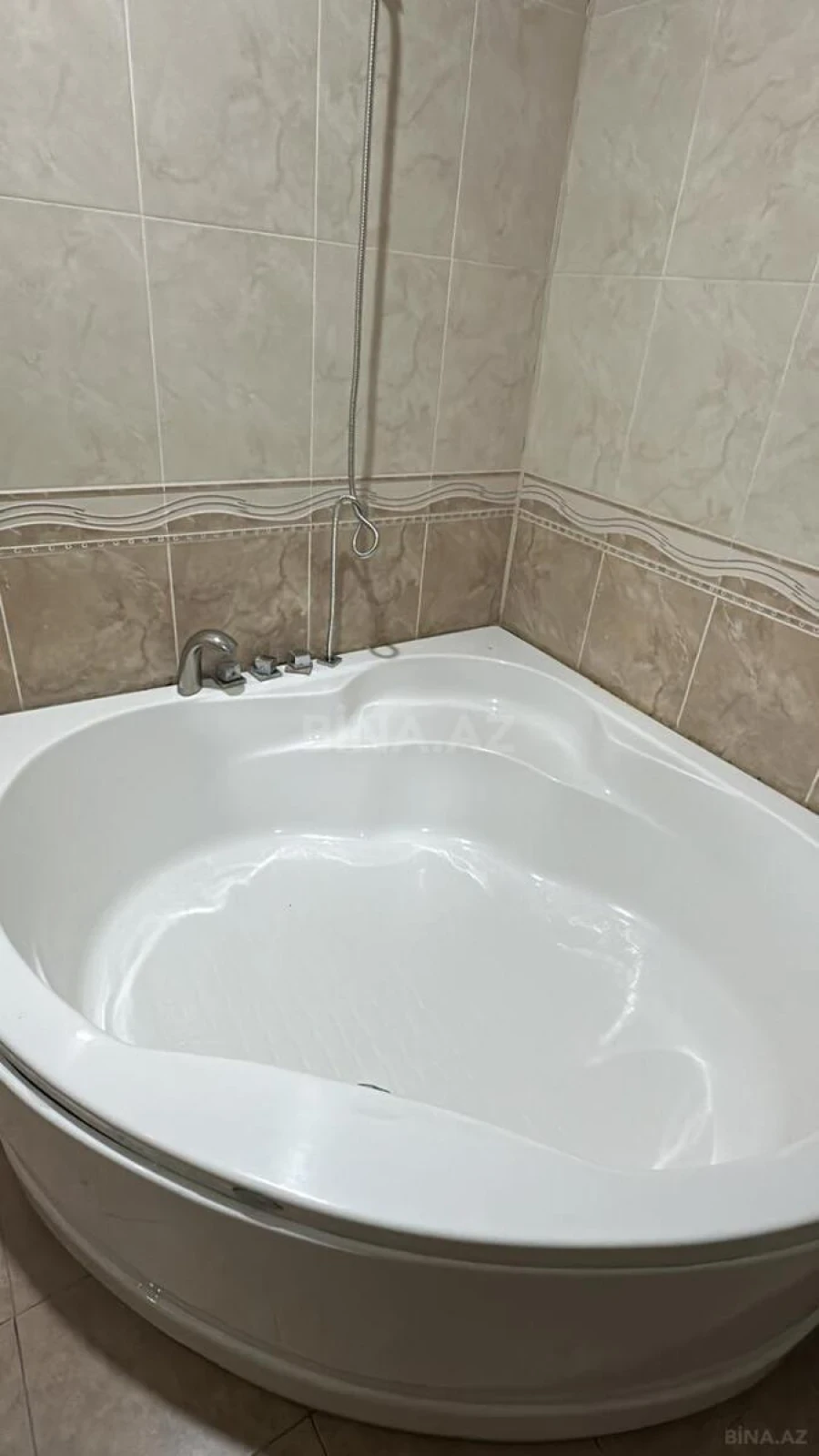 Kirayə verilir 2 otaqlı mənzil 90 m²