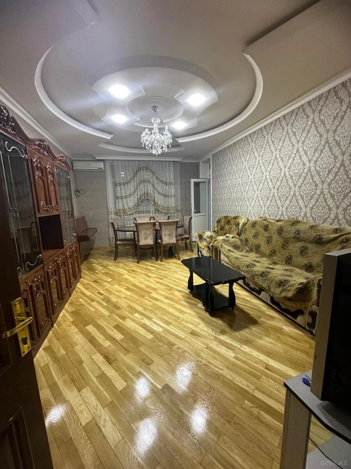 Kirayə verilir 2 otaqlı mənzil 90 m²