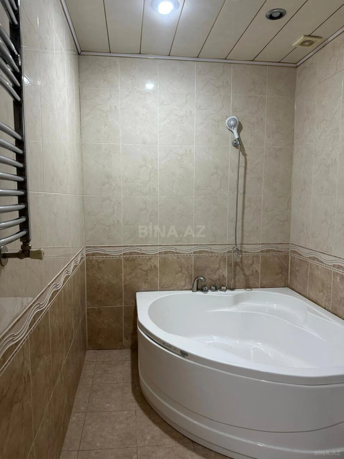 Kirayə verilir 2 otaqlı mənzil 90 m²