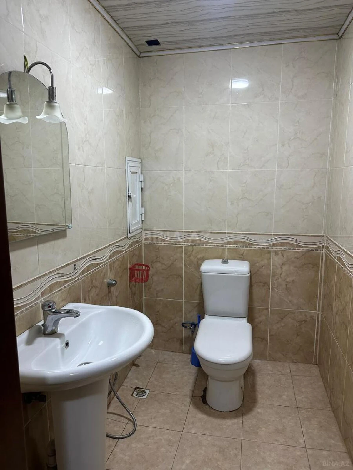 Kirayə verilir 2 otaqlı mənzil 90 m²