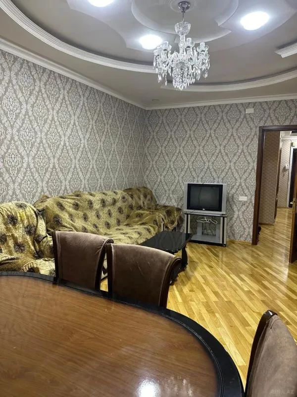 Kirayə verilir 2 otaqlı mənzil 90 m²