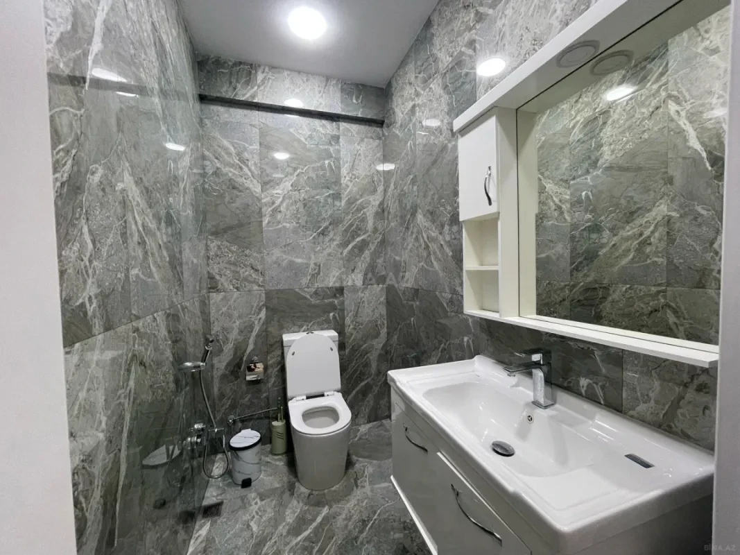 Kirayə verilir 2 otaqlı mənzil 118 m²
