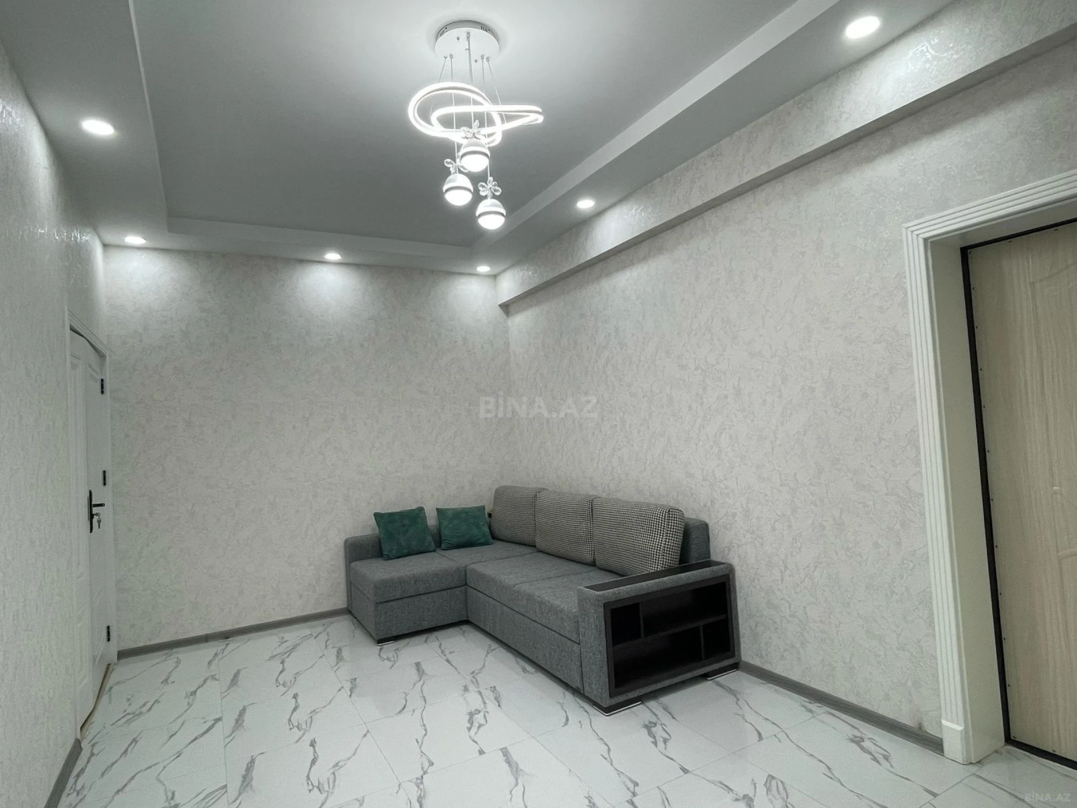 Kirayə verilir 2 otaqlı mənzil 118 m²