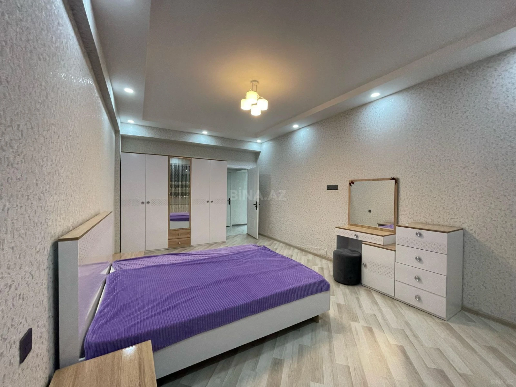 Kirayə verilir 2 otaqlı mənzil 118 m²