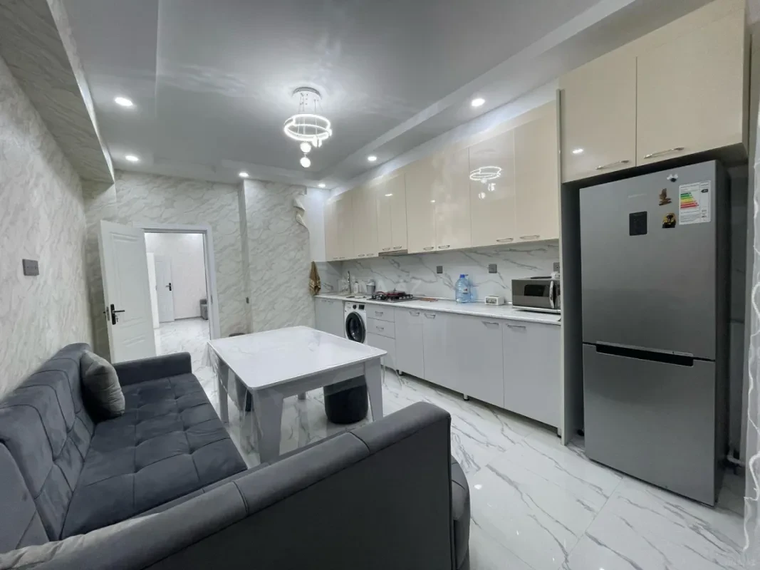 Kirayə verilir 2 otaqlı mənzil 118 m²