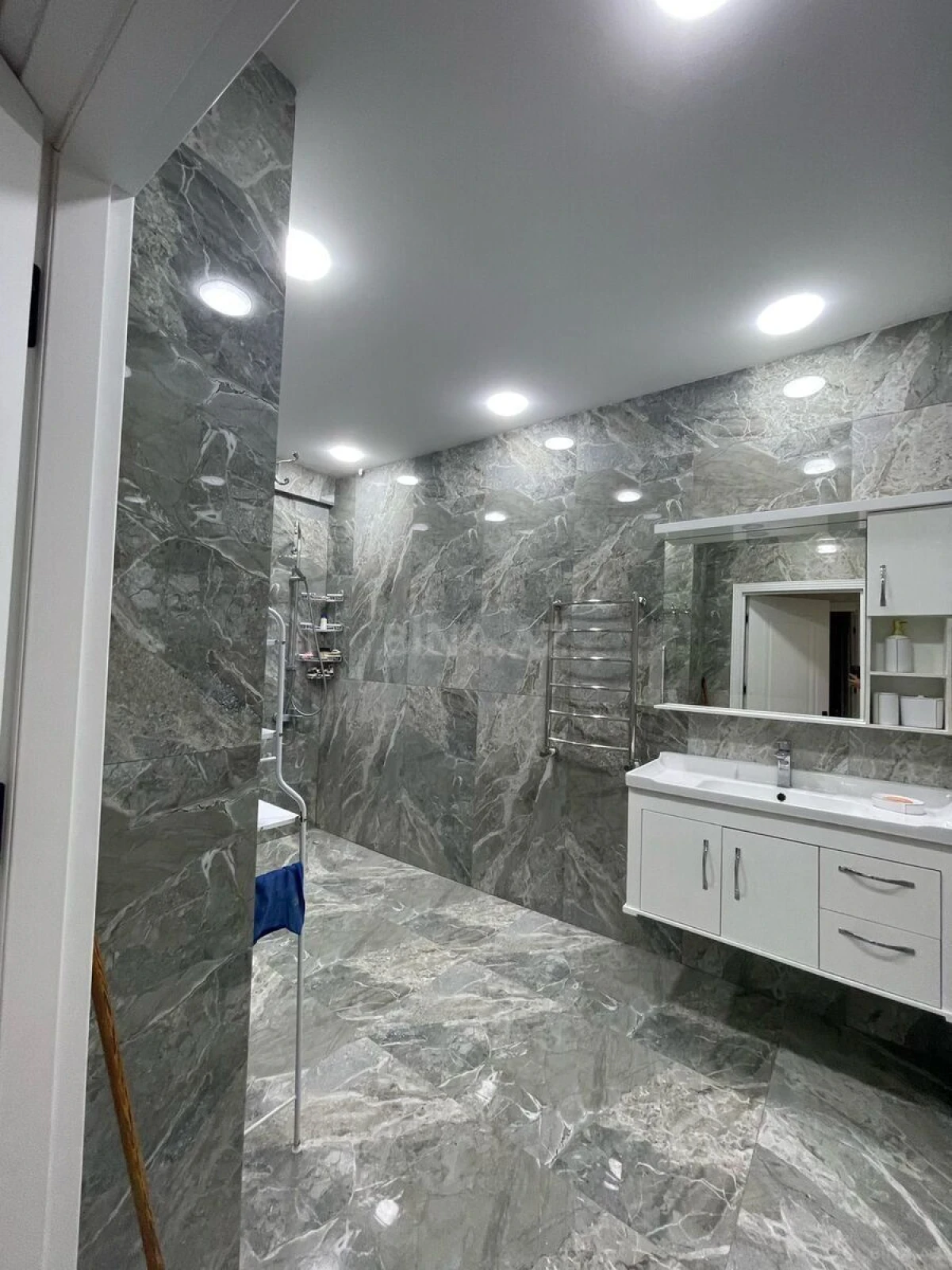 Kirayə verilir 2 otaqlı mənzil 118 m²