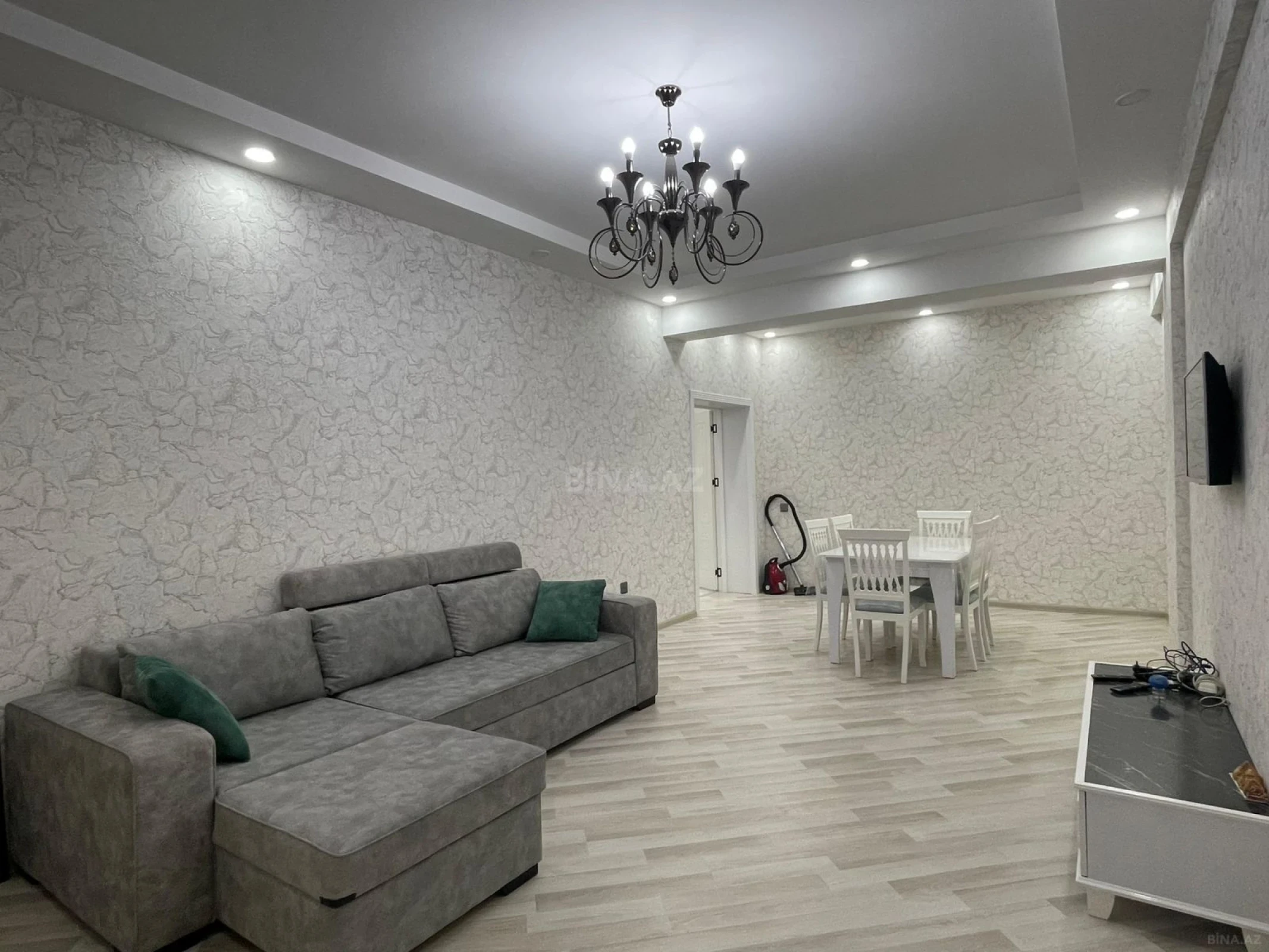 Kirayə verilir 2 otaqlı mənzil 118 m²