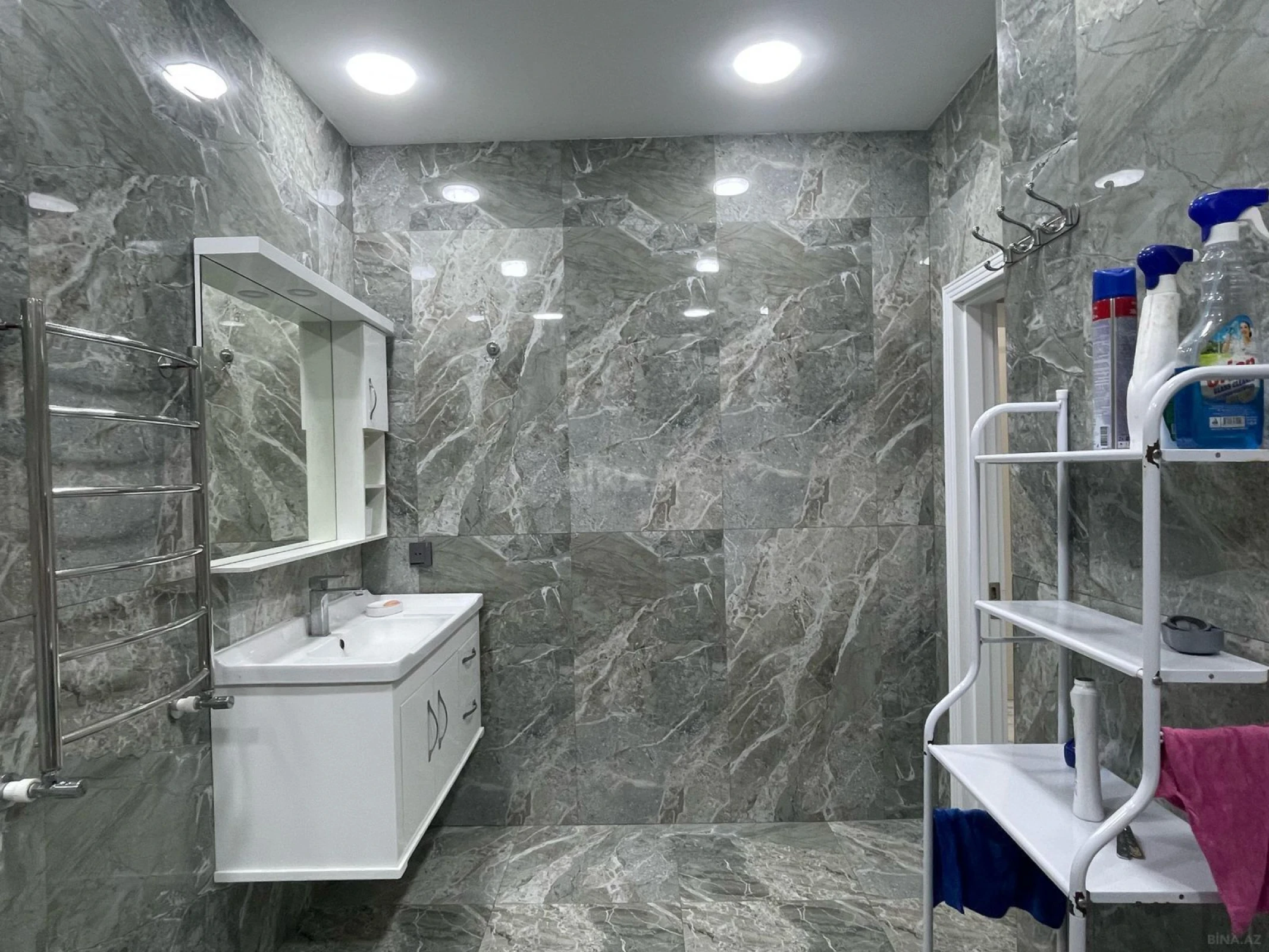Kirayə verilir 2 otaqlı mənzil 118 m²