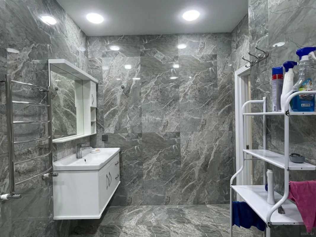 Kirayə verilir 2 otaqlı mənzil 118 m²