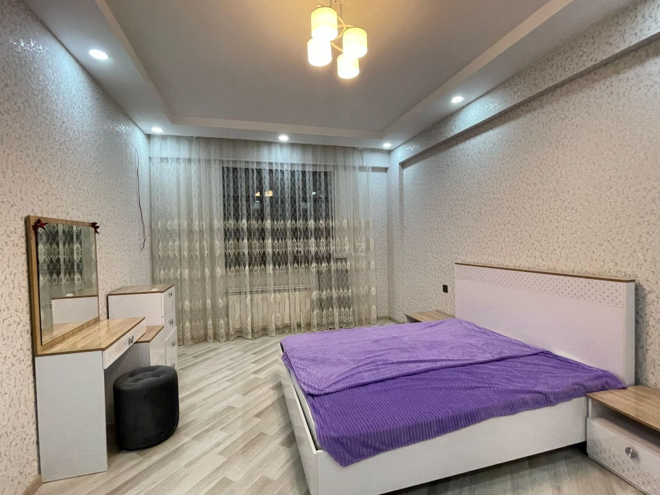 Kirayə verilir 2 otaqlı mənzil 118 m²