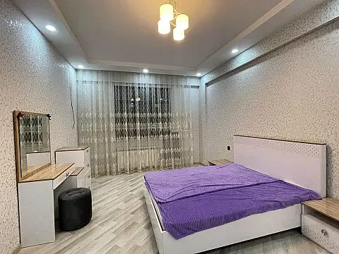 Kirayə verilir 2 otaqlı mənzil 118 m²