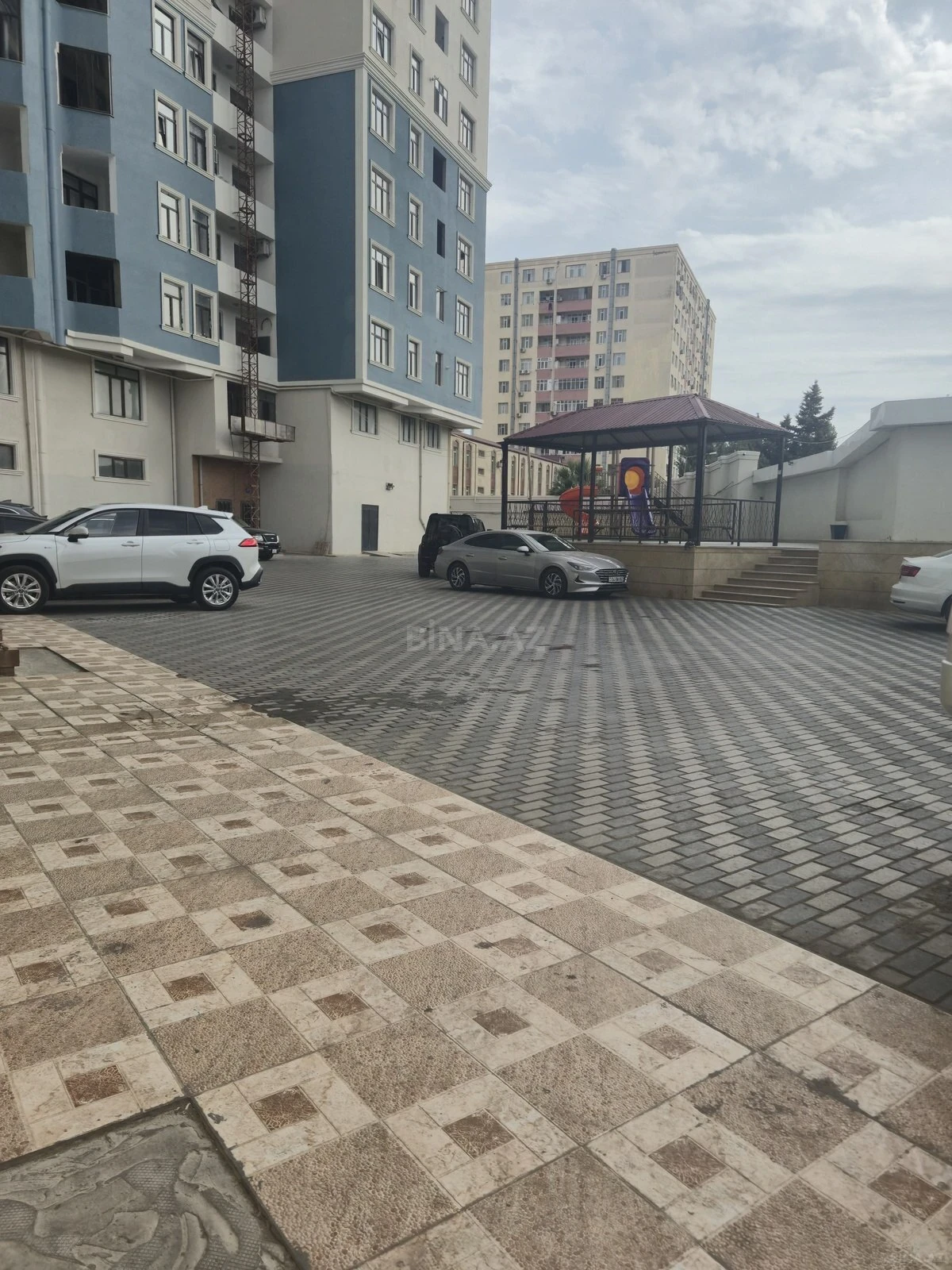 Satılır 3 otaqlı mənzil 148 m²