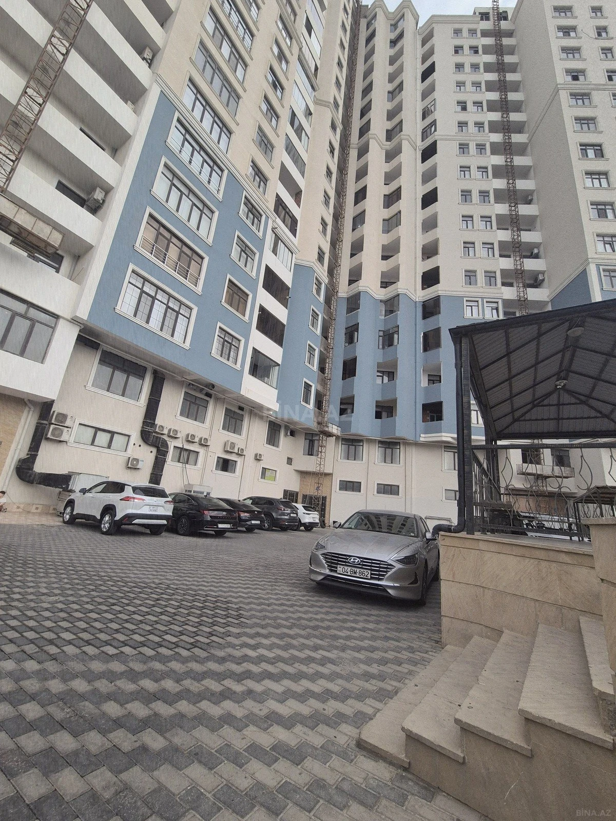 Satılır 3 otaqlı mənzil 148 m²