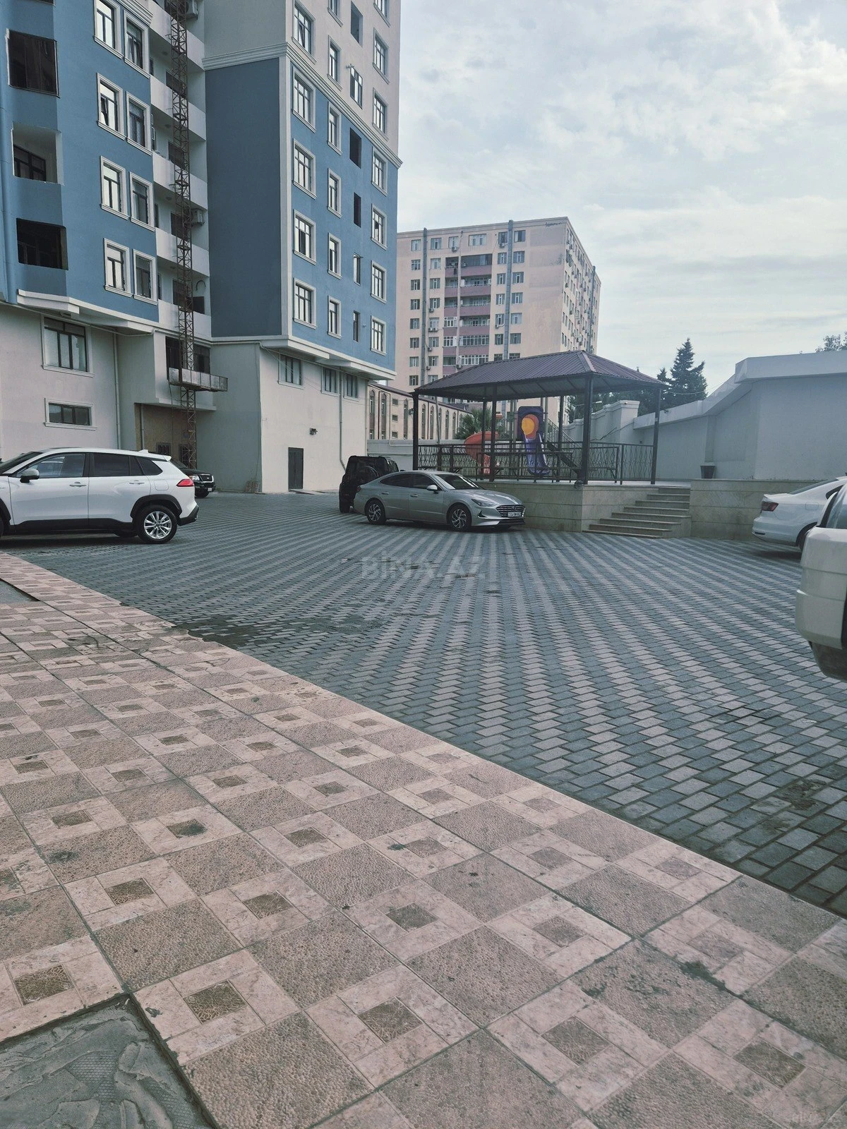 Satılır 3 otaqlı mənzil 148 m²