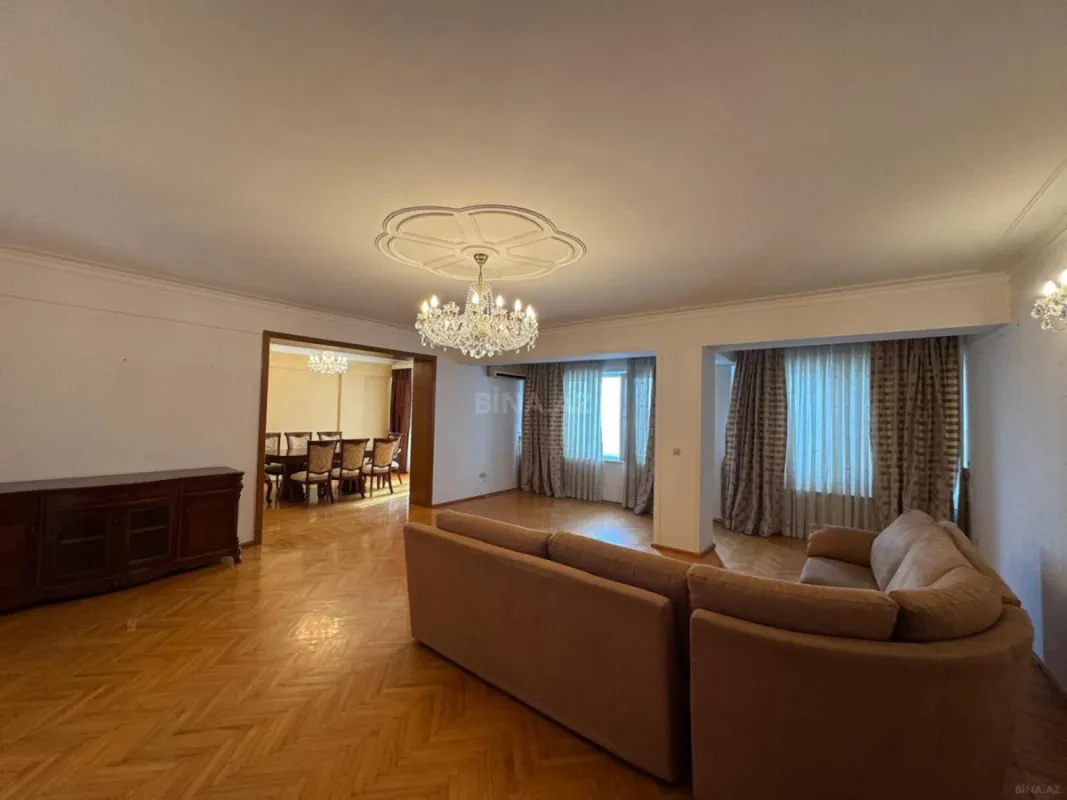 Satılır 4 otaqlı mənzil 200 m²