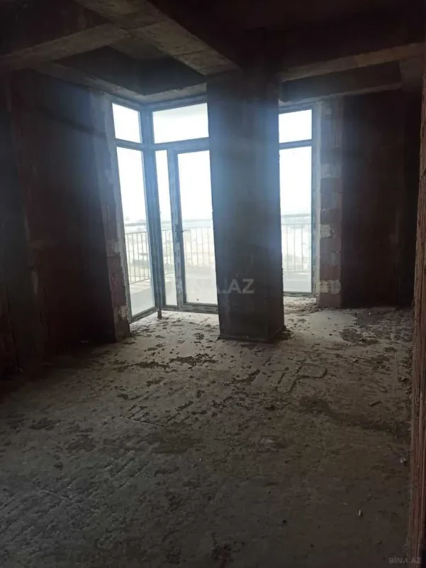 Satılır 4 otaqlı mənzil 181 m²