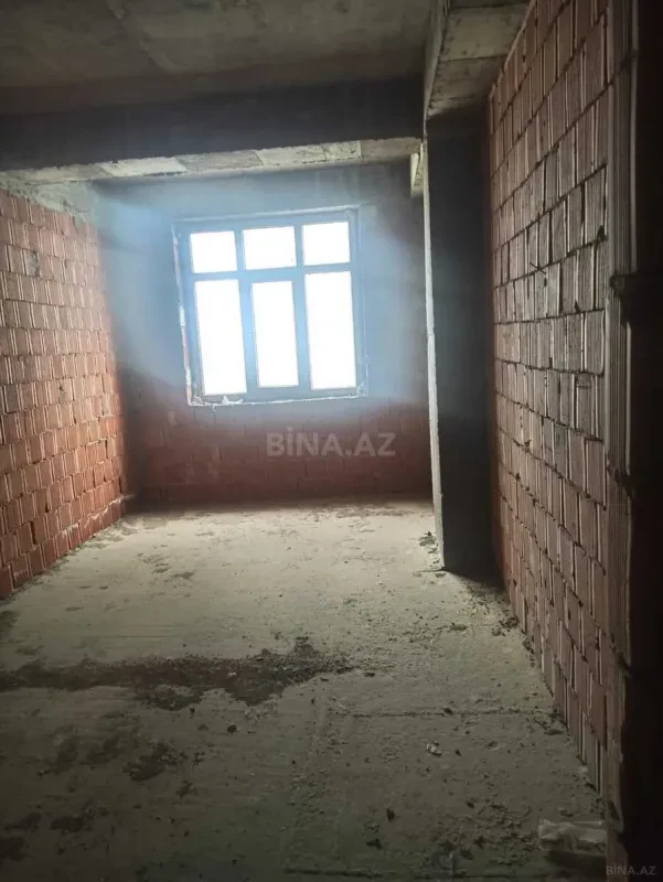 Satılır 4 otaqlı mənzil 181 m²
