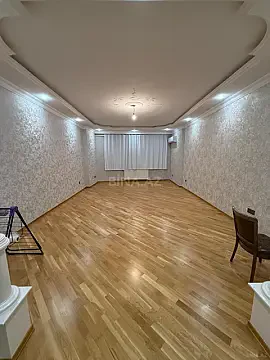 Satılır 4 otaqlı mənzil 175 m²