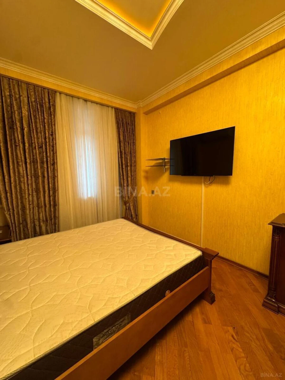 Kirayə verilir 4 otaqlı mənzil 200 m²