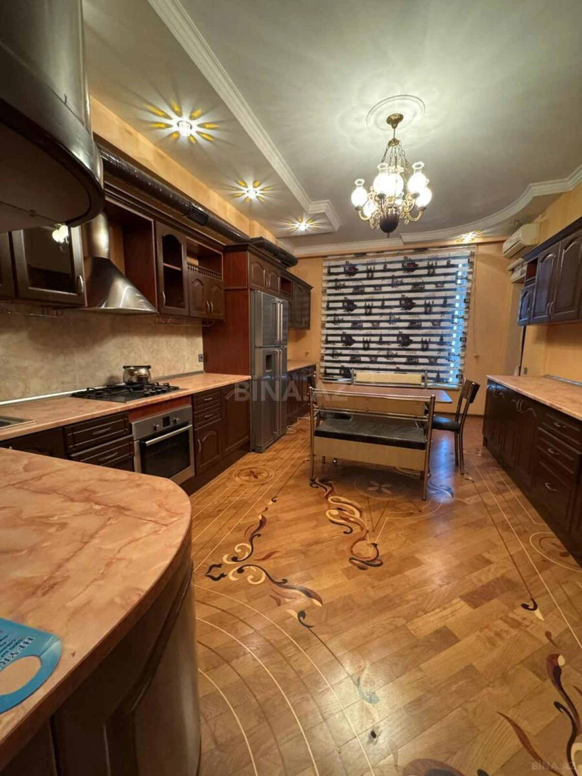 Kirayə verilir 4 otaqlı mənzil 200 m²