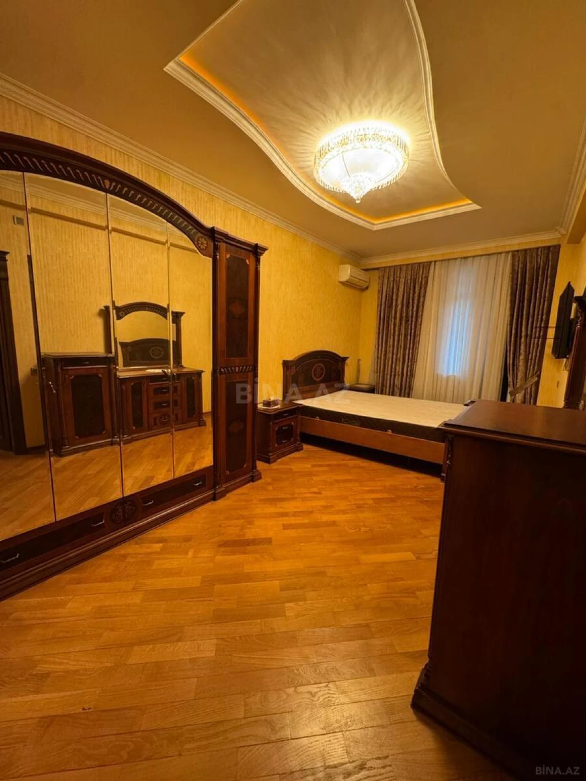 Kirayə verilir 4 otaqlı mənzil 200 m²