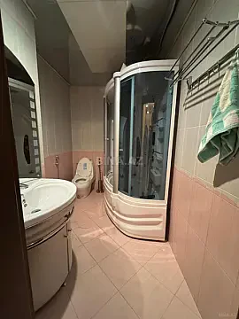 Kirayə verilir 4 otaqlı mənzil 200 m²