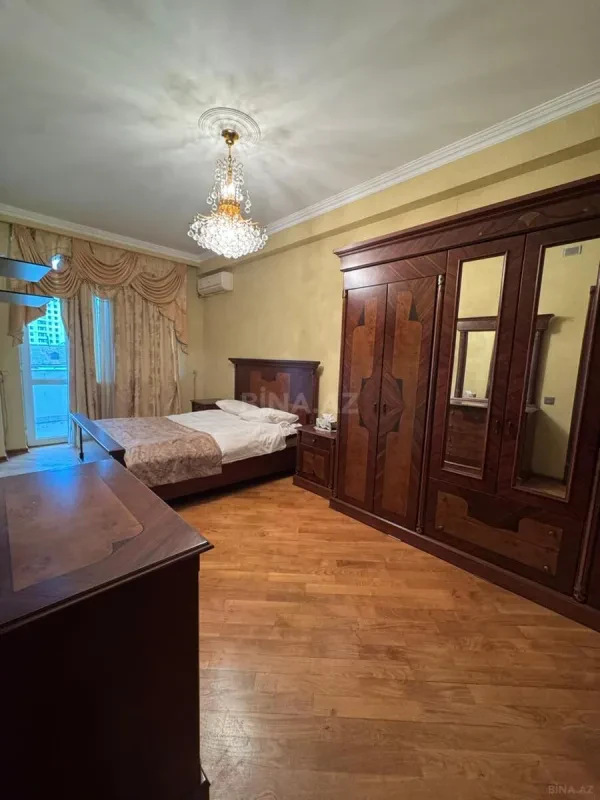 Kirayə verilir 4 otaqlı mənzil 200 m²