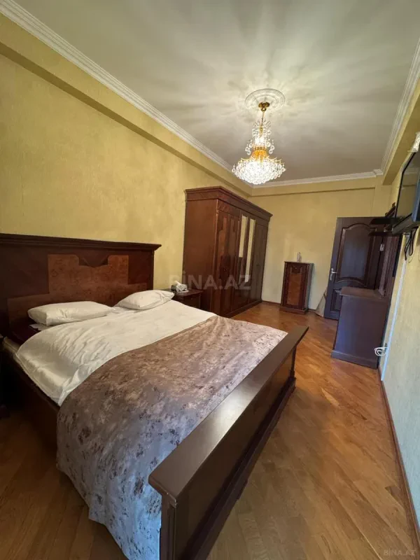 Kirayə verilir 4 otaqlı mənzil 200 m²