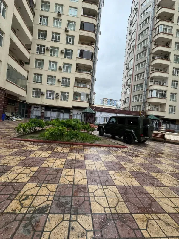 Kirayə verilir 4 otaqlı mənzil 200 m²