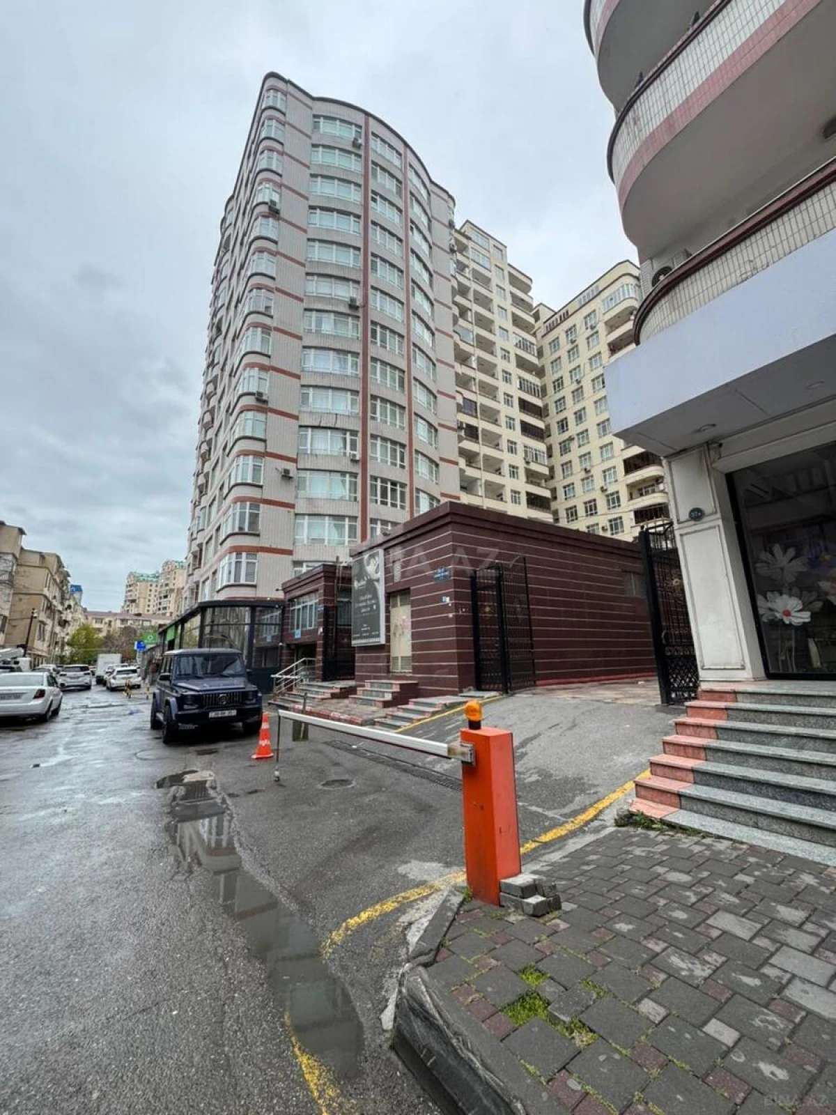 Kirayə verilir 4 otaqlı mənzil 200 m²