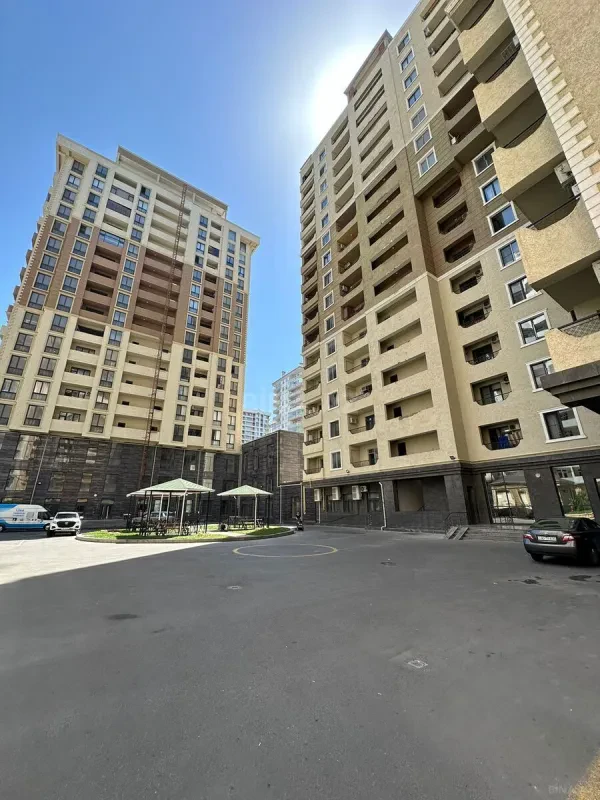 Satılır 2 otaqlı mənzil 100 m²