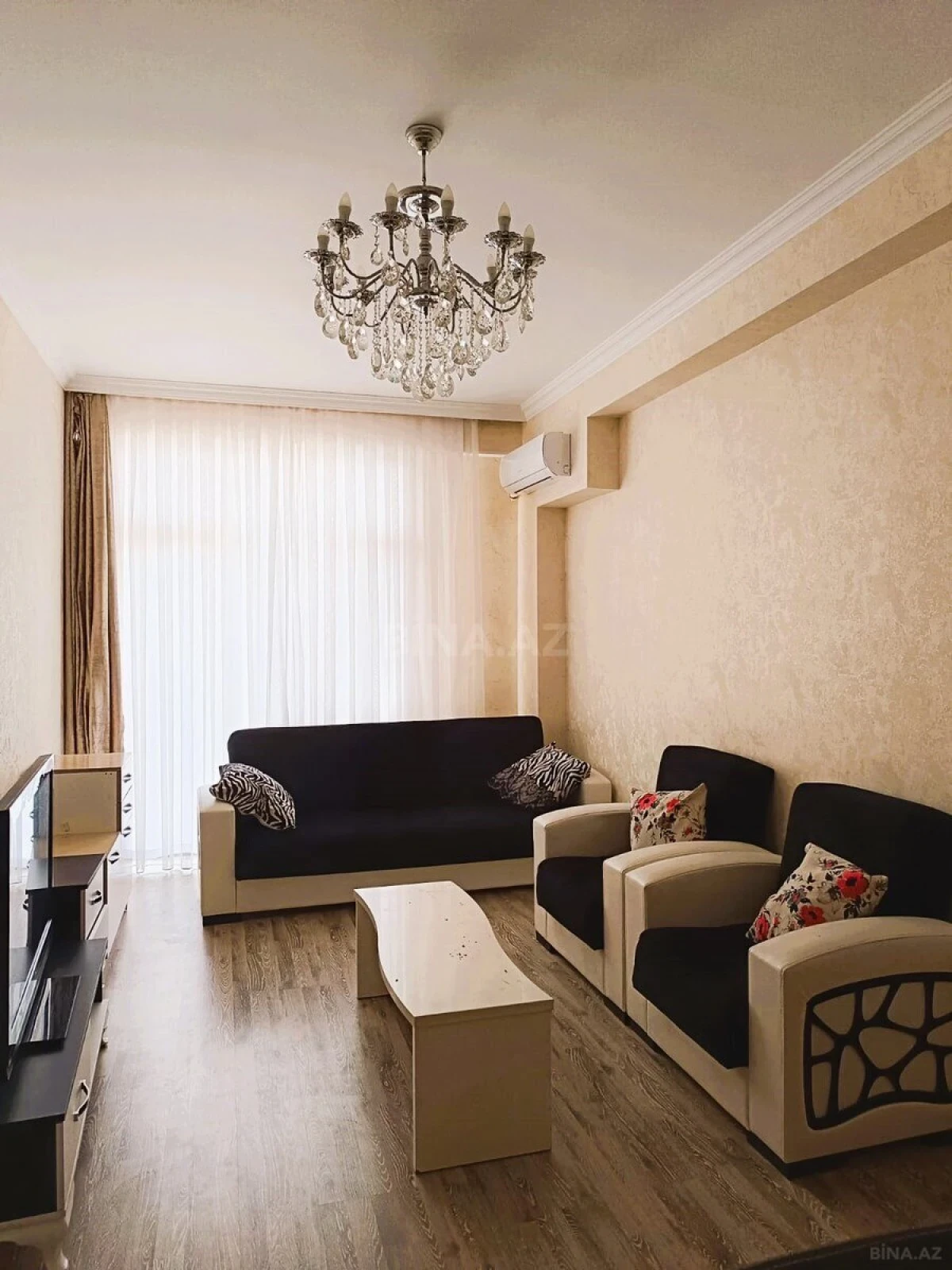 Kirayə verilir 2 otaqlı mənzil 80 m²
