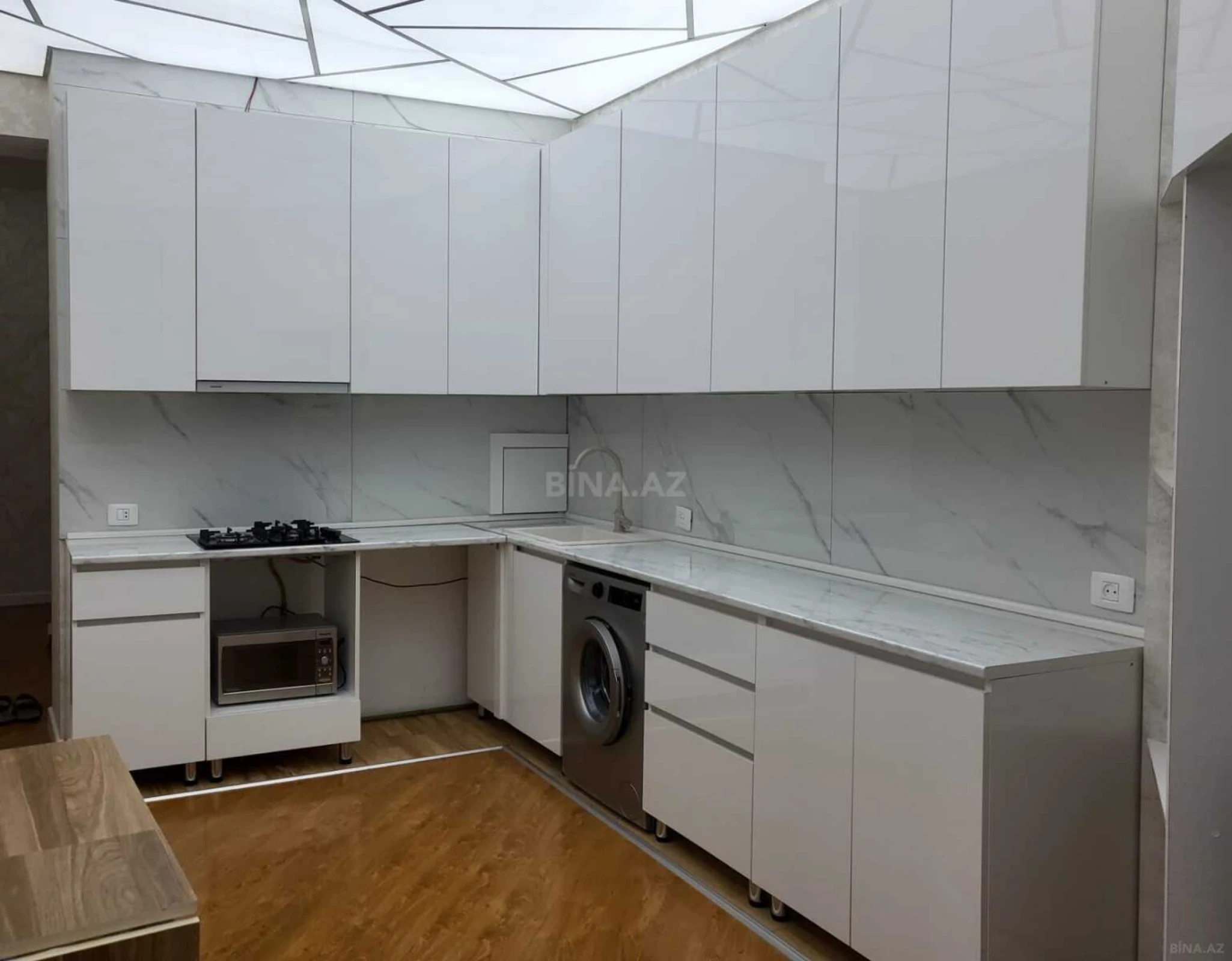 Kirayə verilir 1 otaqlı mənzil 80 m²